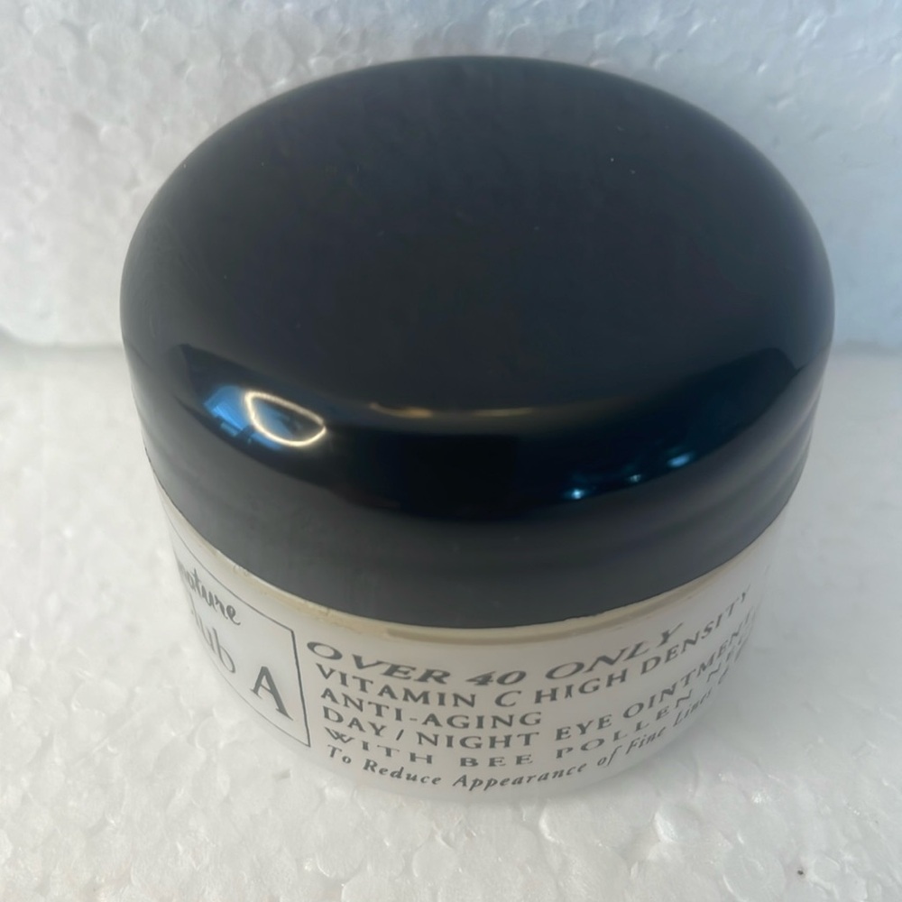Signature club A over 40 only vitamin C anti-aging day night eye ointment